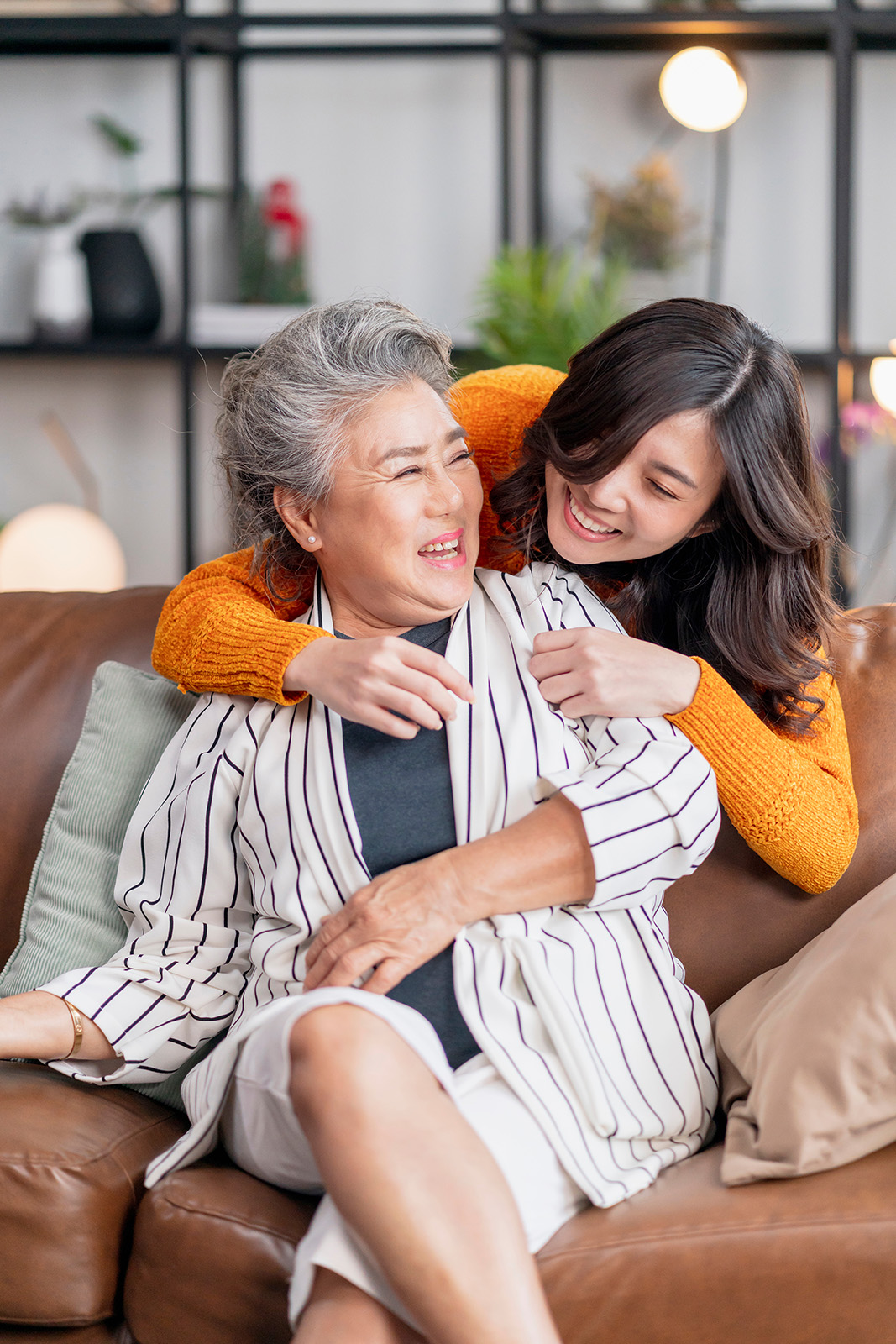 AdobeStock_469533283_Preview mother and daughter